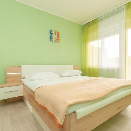 Cozy Home In Dolac With Kitchen 프리모스턴 외부 사진